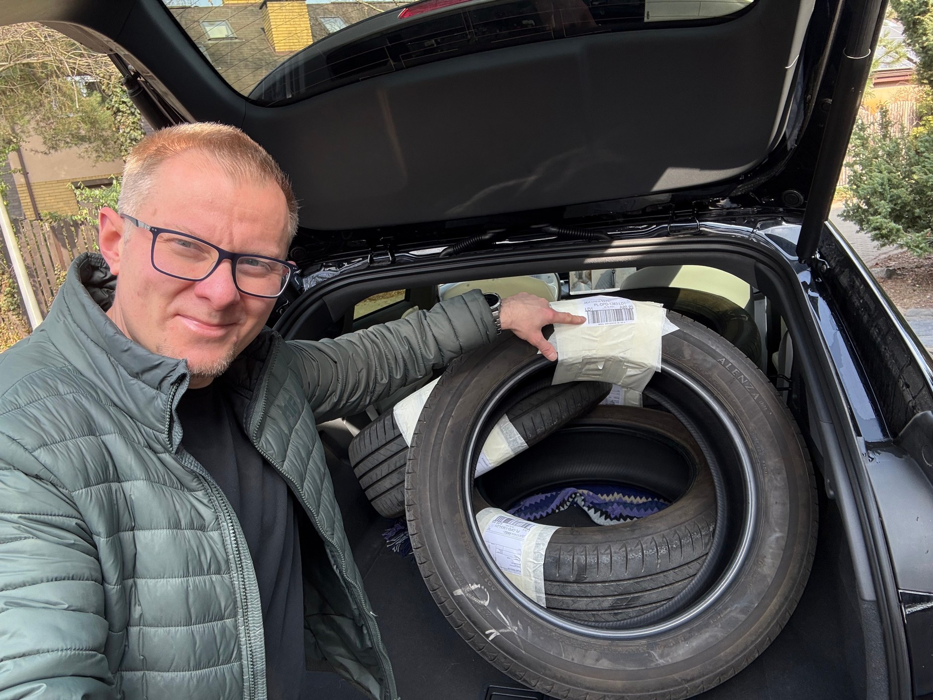 Kurierzy nie lubią dużych opon. Pracownicy punktów nadawania paczek też nie są takimi przesyłkami zachwyceni