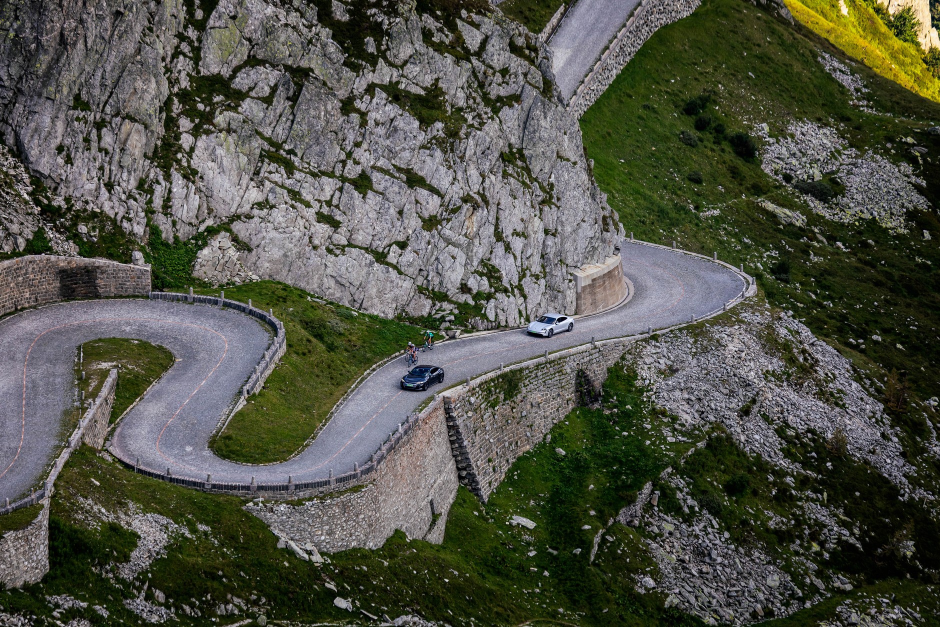 Elektromobilność Alpy Audi e-Tron S Audi e-Tron GT Porsche Taycan