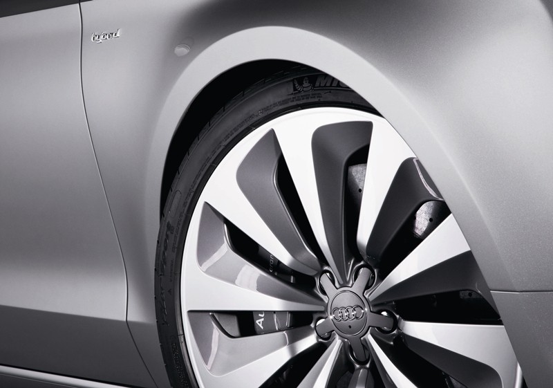 Audi A8 poddane hybrydyzacji