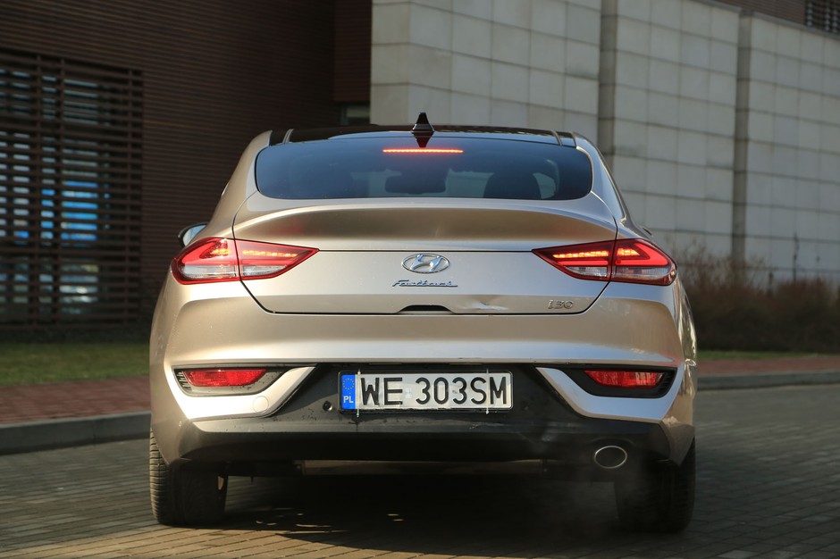 Hyundai i30 Fastback 1.4 T-GDI DCT - kompakt z ambicjami do klasy premium