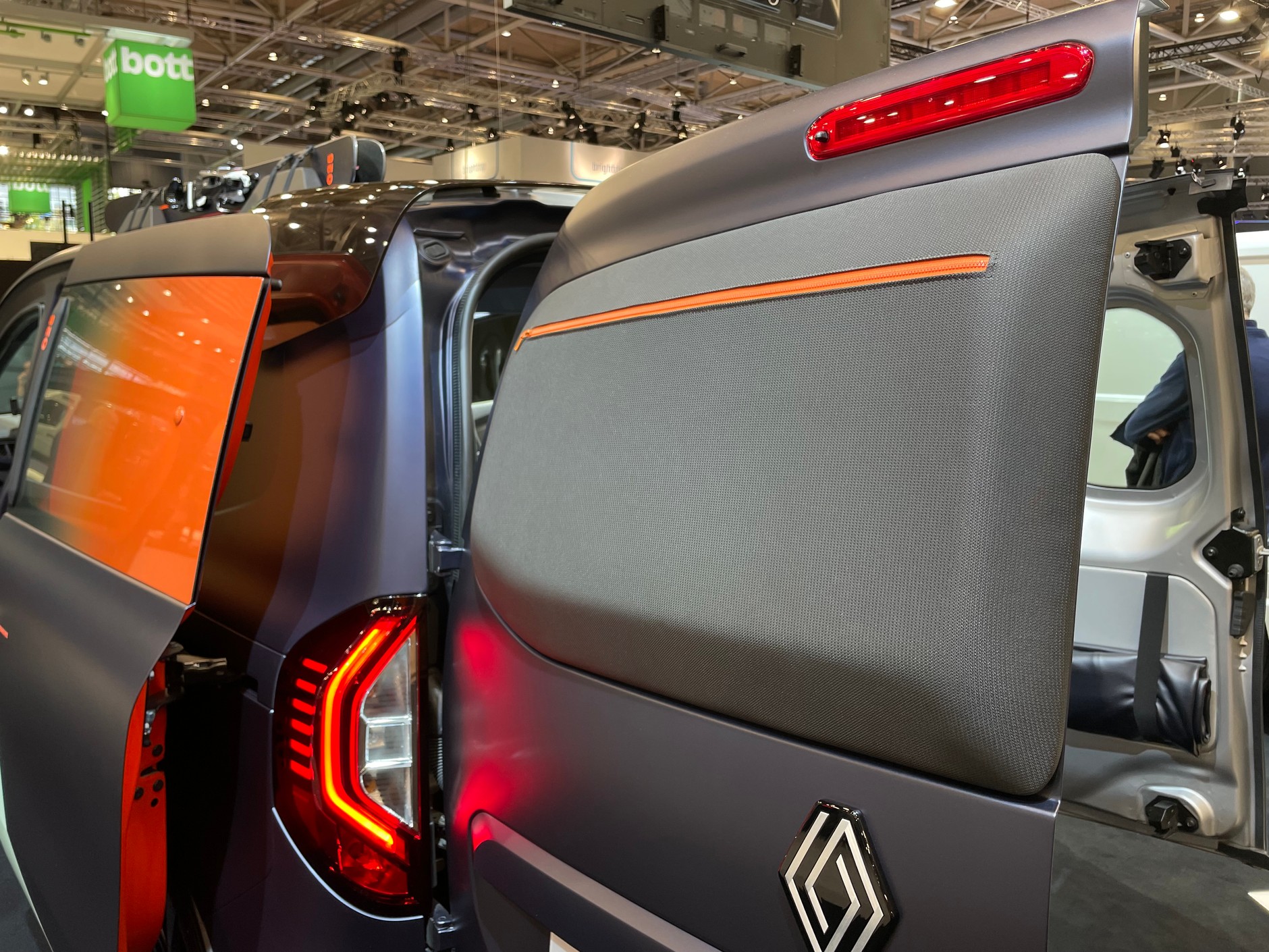 Renault Kangoo Hippie Caviar Motel.