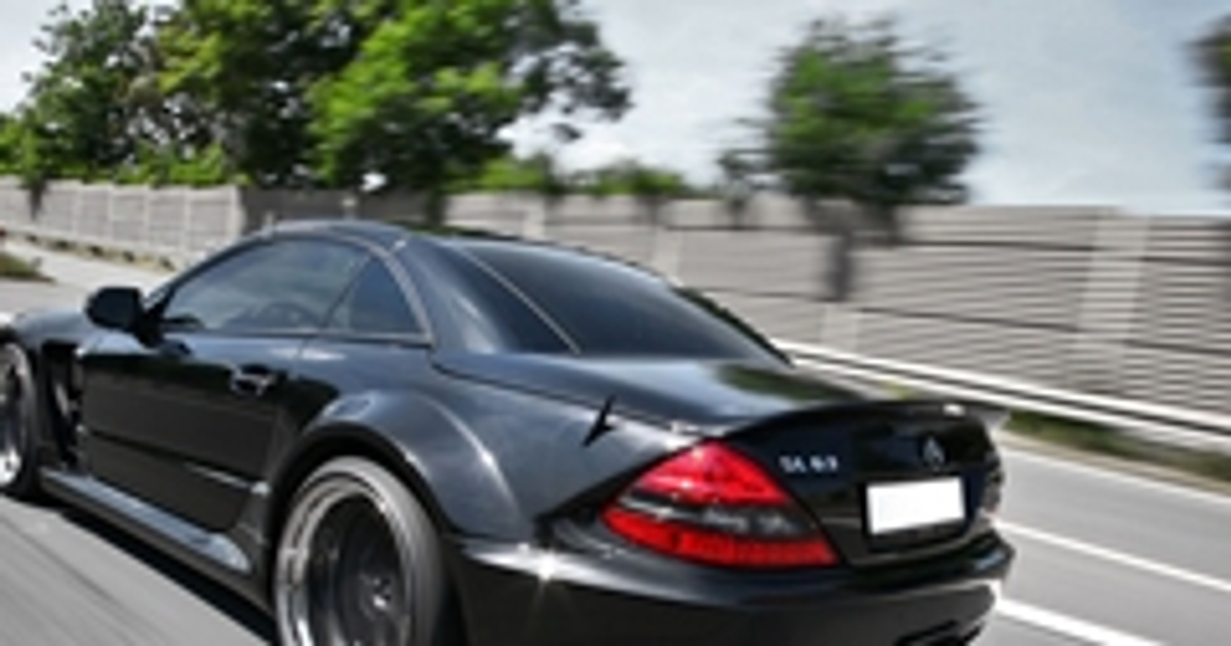 Ten Mercedes SL63 AMG kosztuje że ho, ho 