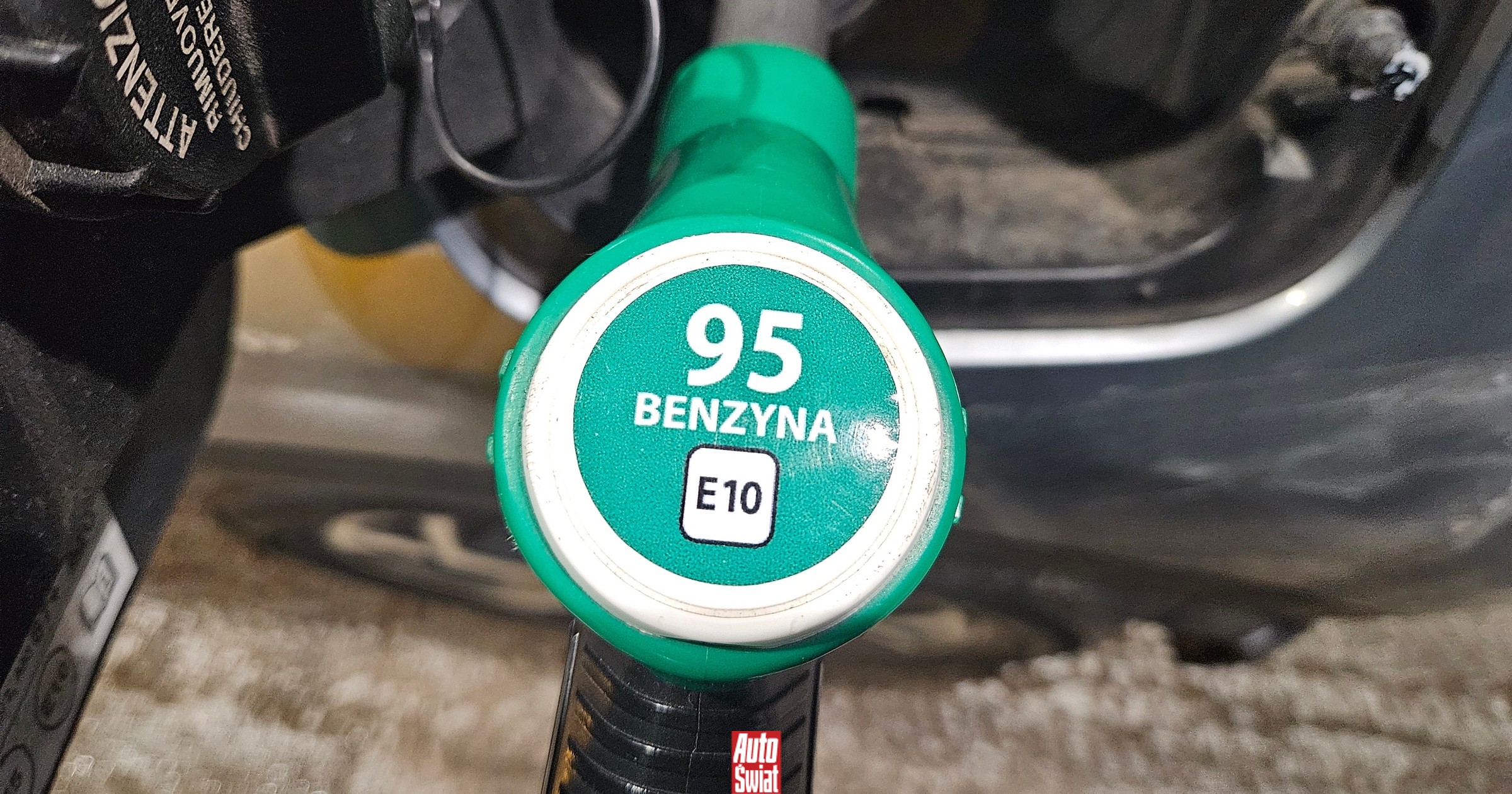 Wraca temat benzyny E10. Pytamy mechaników, do jakich aut nie tankować nowego Pb95