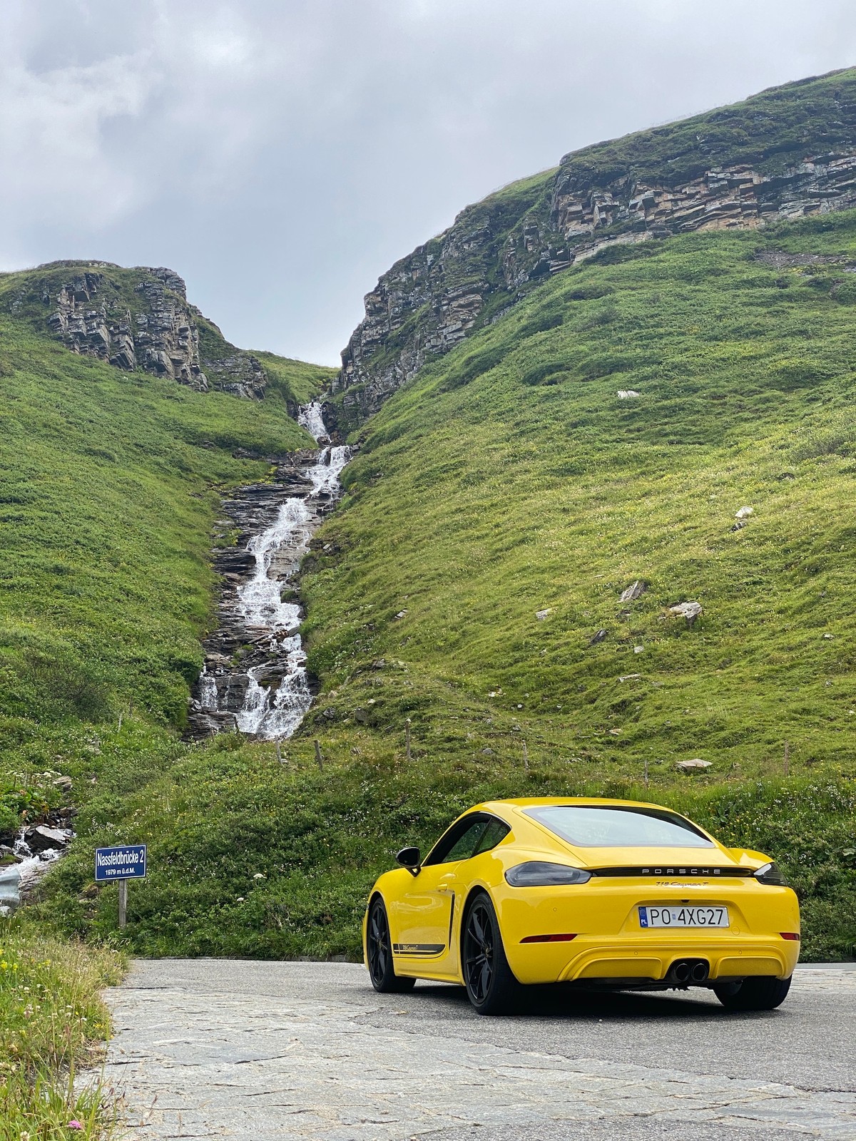 Porsche 718 Cayman T (982c) – podróż w Alpy