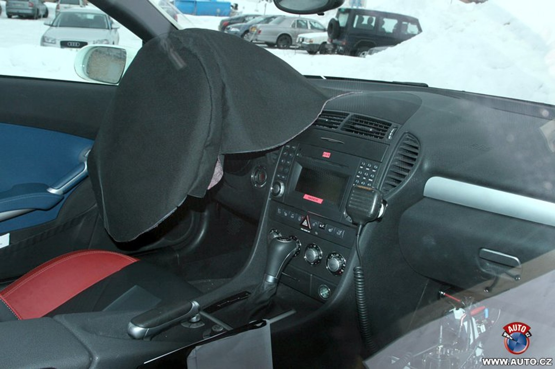 Zdjęcia szpiegowskie: odmłodzony Mercedes-Benz SLK