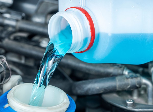 Można dostać mandat za brak płynu do spryskiwaczy? To prawda, czy mit?