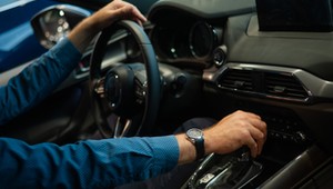 Uważaj na to podczas wymiany oleju w automacie. Jeden błąd może cię słono kosztować