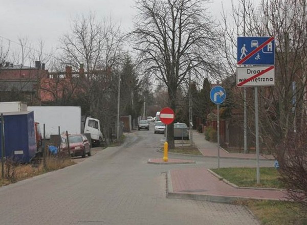 Wyjazd ze strefy zamieszkania: włączasz się do ruchu, czy nie?