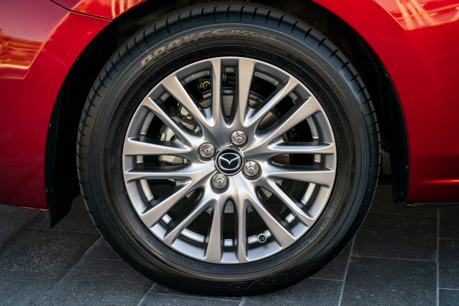 Mazda 2 – poprawiony wygląd i wyposażenie