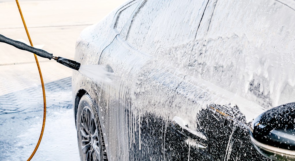 Driver,Washing,Car,With,Contactless,High,Pressure,Water,Jet,equipment,Pump
