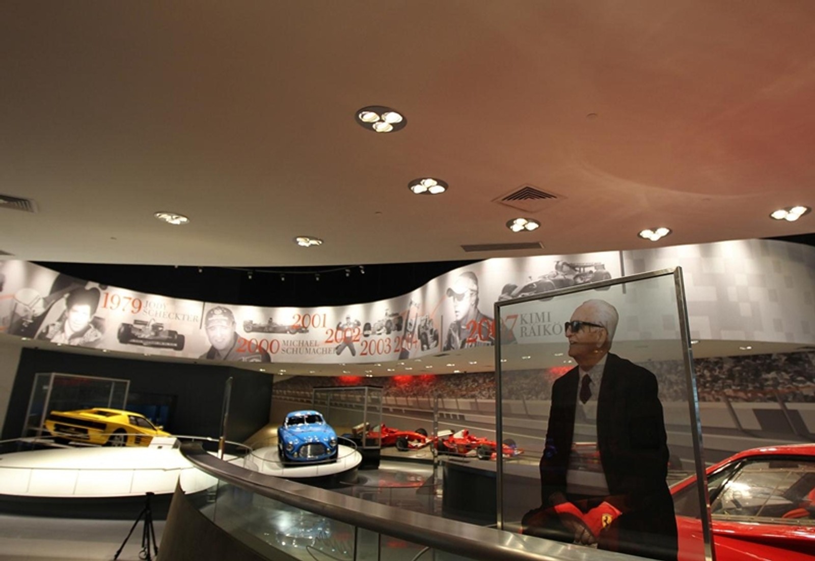 Ferrari World Abu Dhabi zaprasza