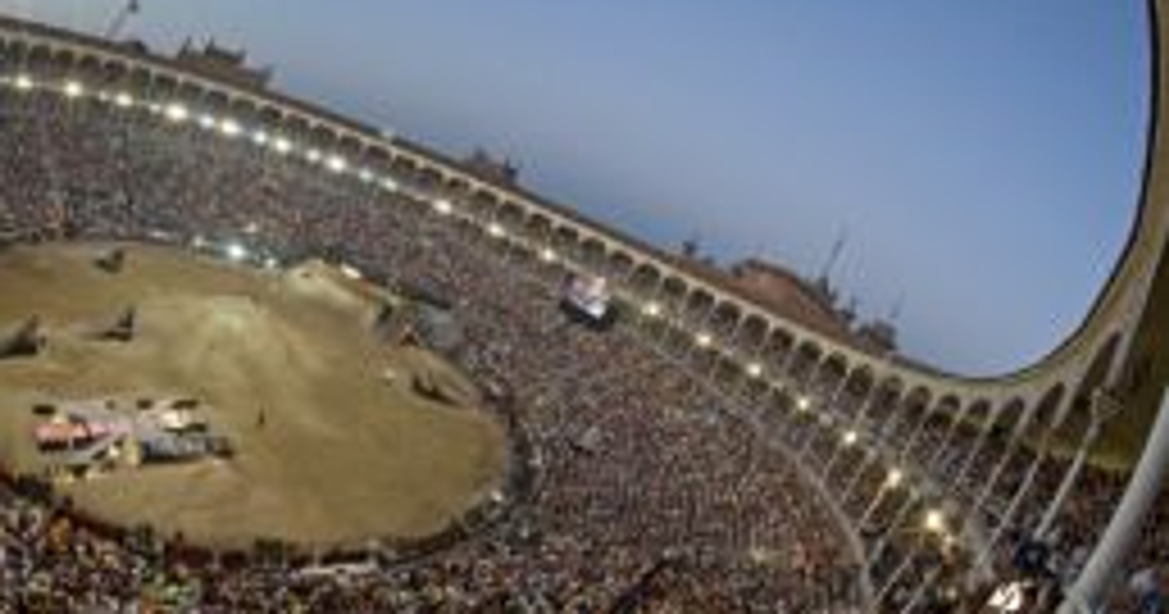 Red Bull X-Fighters: Rebeaud zalicza “Hat-Trick” w Madrycie (wideo)