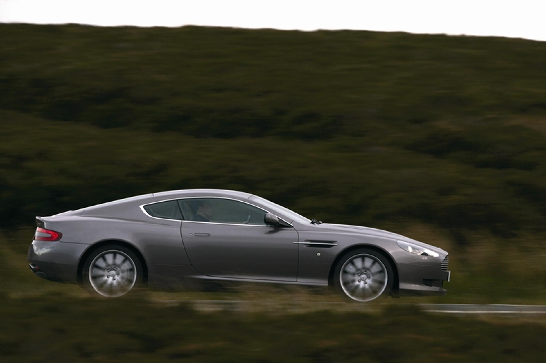 Aston Martin pojawił się w Polsce, na drogach będzie teraz piękniej