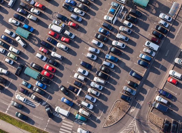 Motoryzacyjna sytuacja Polski. Czy naprawdę mamy tyle starych samochodów i śmiertelnych wypadków?