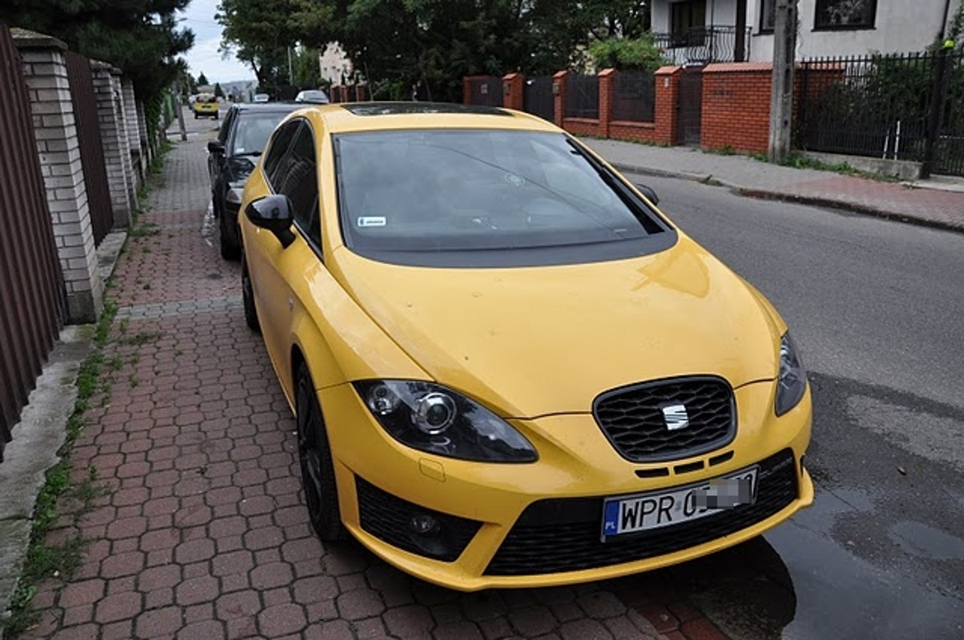 Nieoznakowany Seat Leon Cupra