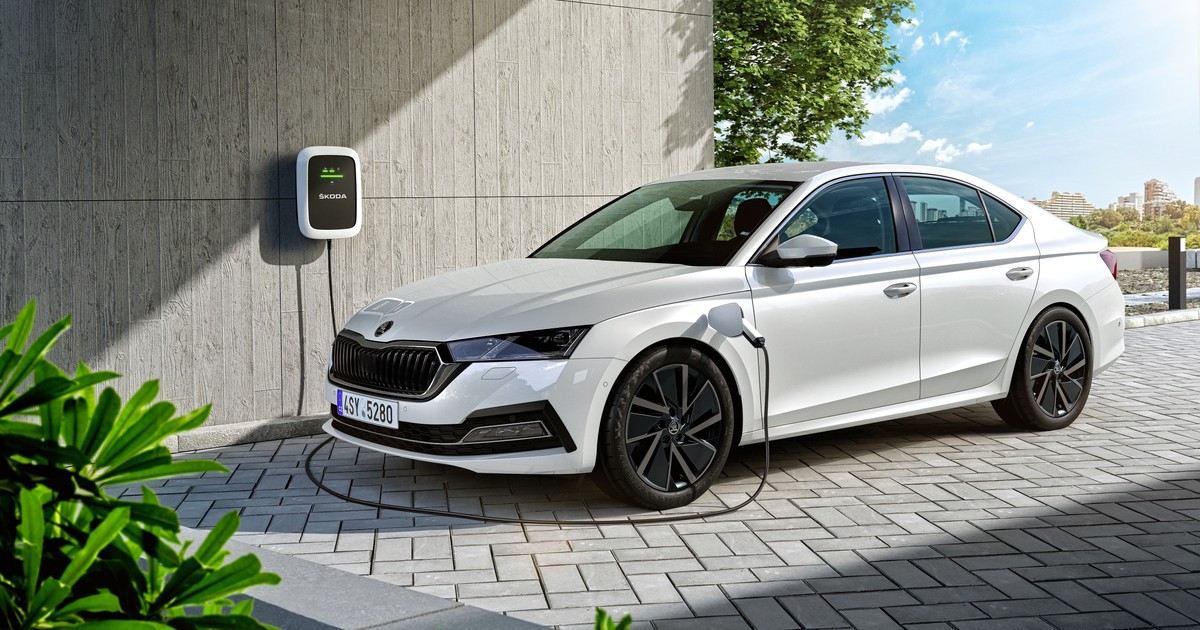Skoda Octavia RS iV - na pełnym ładowaniu przejedzie nawet 60 km na prądzie