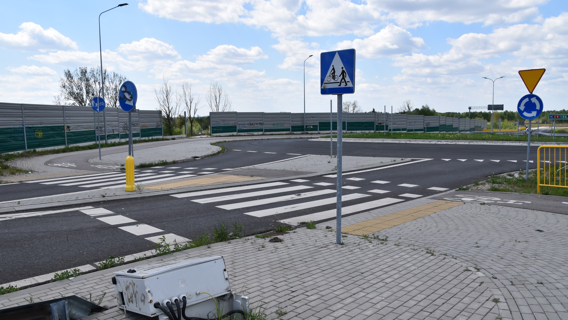 Zdewastowany węzeł Wołomin na drodze ekspresowej S8