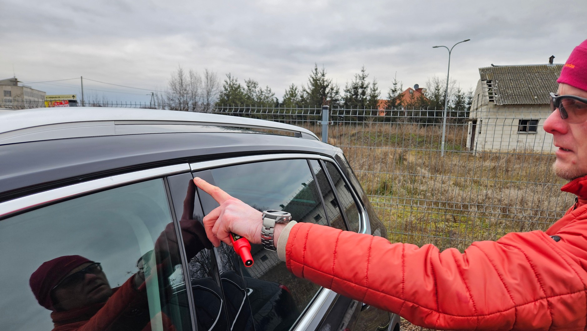 Patrz otwartym okiem: ten sprowadzony Tiguan miał być idealny, ale był dziwnie krzywo poskładany. Okazało się, że ma za sobą solidnego "dzwona"