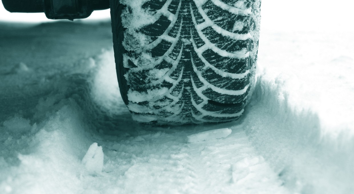 Jak długo wytrzymują opony zimowe: czy dlatego, że są stare, ślizgasz się po śniegu?
