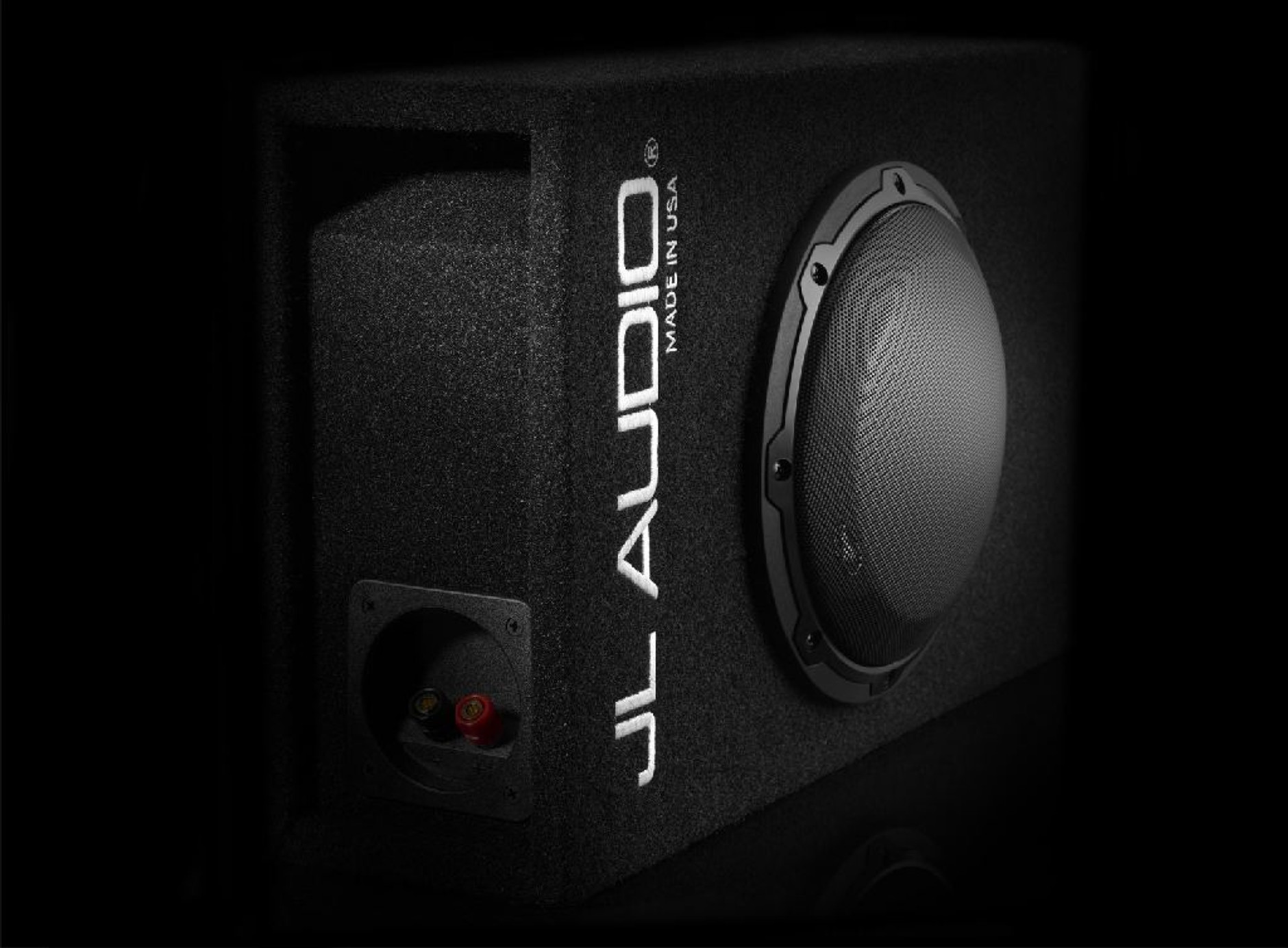 Większa wersja subwoofera JL Audio MicroSub CP108LG-W3v3 zawiera głośnik 20 cm.