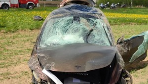 Rozbił Teslę i dostał olbrzymi mandat. Policja nie miała litości