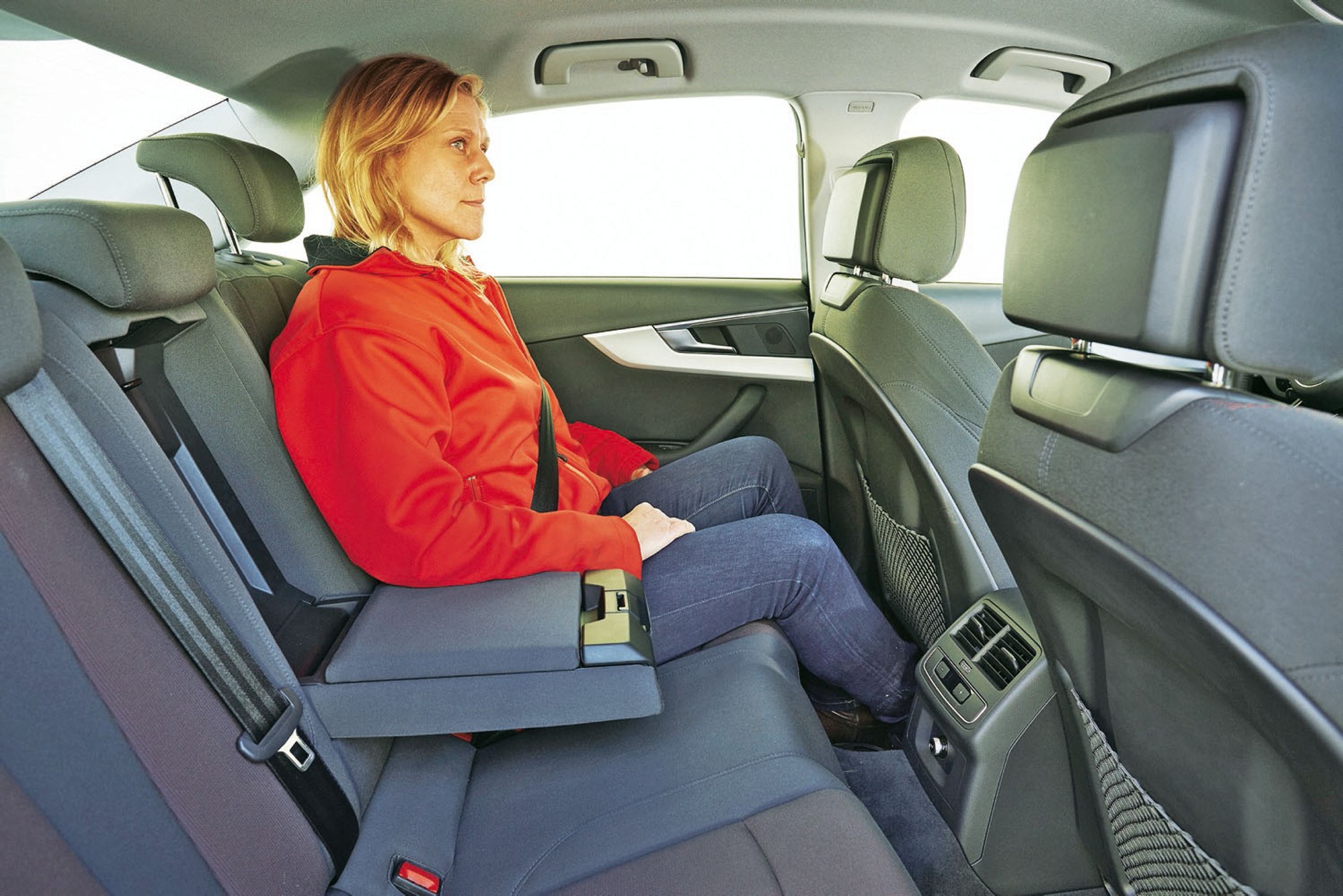 Benzynowe sedany - Audi A4, BMW 318i, Mercedes C 180 i VW Passat - dane techniczne, wymiary, spalanie