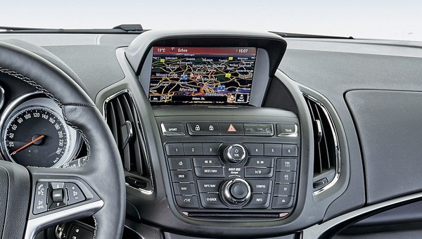 BMW 218d Gran Tourer i Opel Zafira Tourer 1.6 CDTI