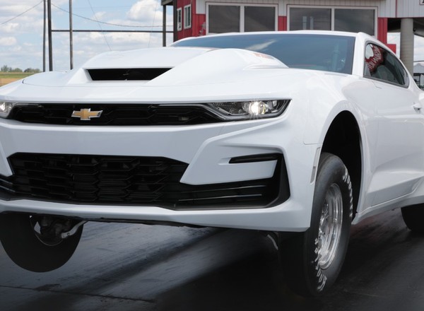 Big Block znów na swoim miejscu. Chevrolet Camaro dostał 9,4-litrowy silnik V8