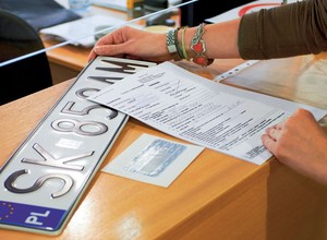 Praca zdalna w urzędach - jak wygląda rejestracja samochodu?
