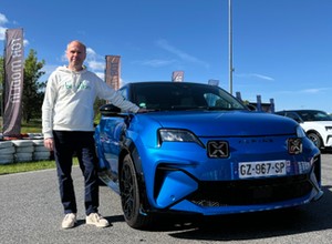 A290 - elektryczny hot hatch w wydaniu Alpine. Można go już zamawiać
