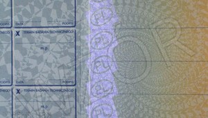Mamy 30 dni na wyrobienie perłowych dowodów rejestracyjnych. Później 1000 zł kary