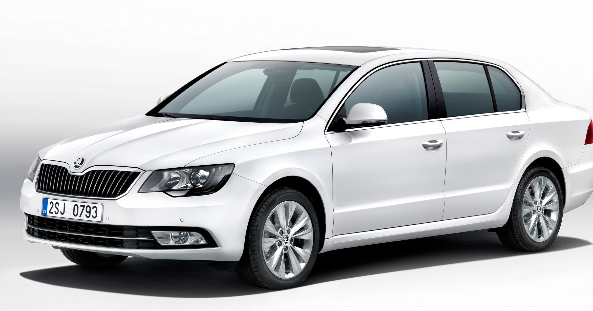 Nowa Skoda Superb upodobniła się do Rapida i Octavii