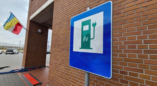 Używane auto elektryczne na złom? Bateria jest warta więcej niż cała reszta