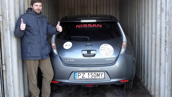 Polak wyruszył na pierwszą w historii wyprawę samochodem elektrycznym przez Afrykę