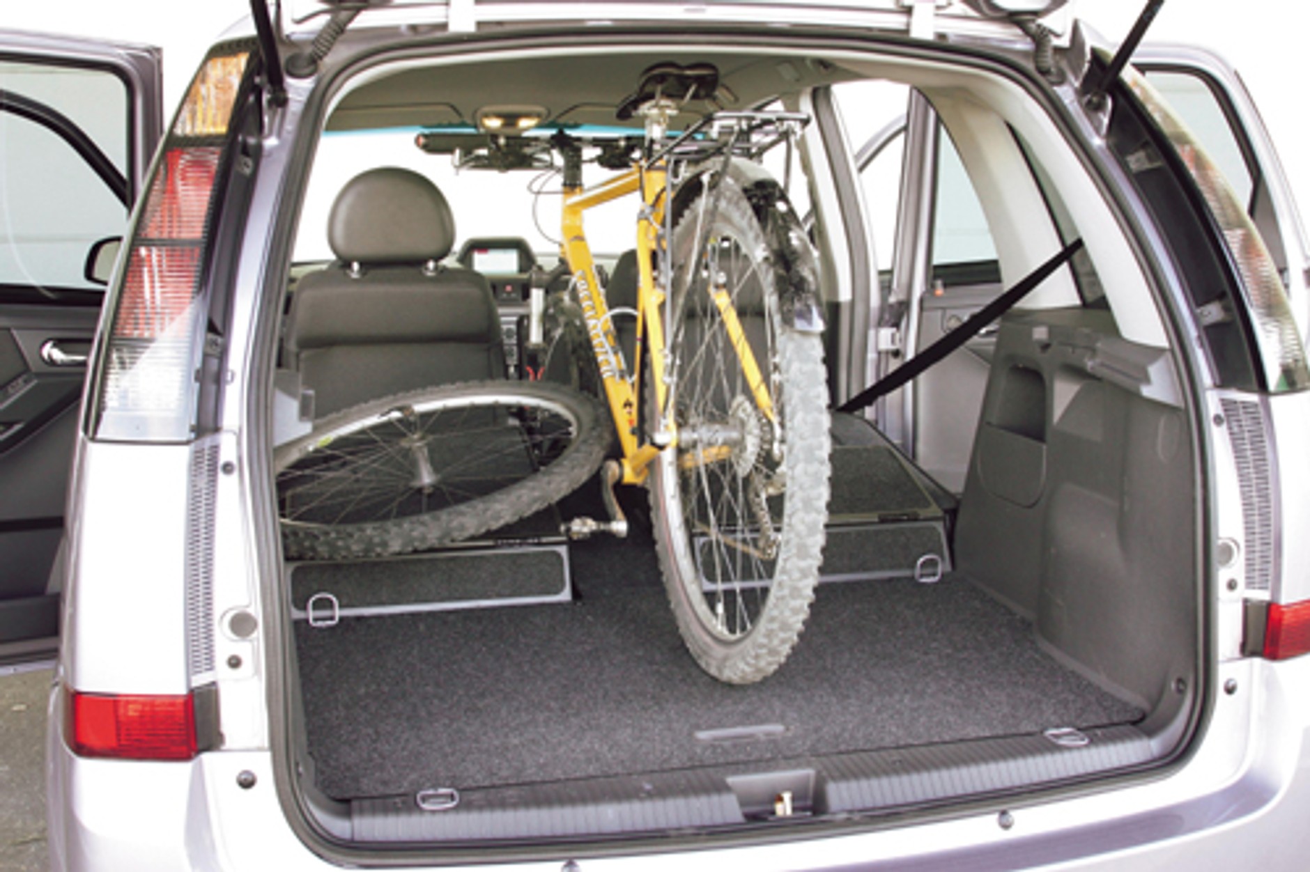 Skoda Roomster, Nissan Note, Renault Kangoo, Opel Meriva - Małe nie musi być ciasne!