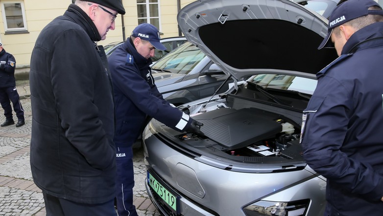 Nowe radiowozy stołecznej policji