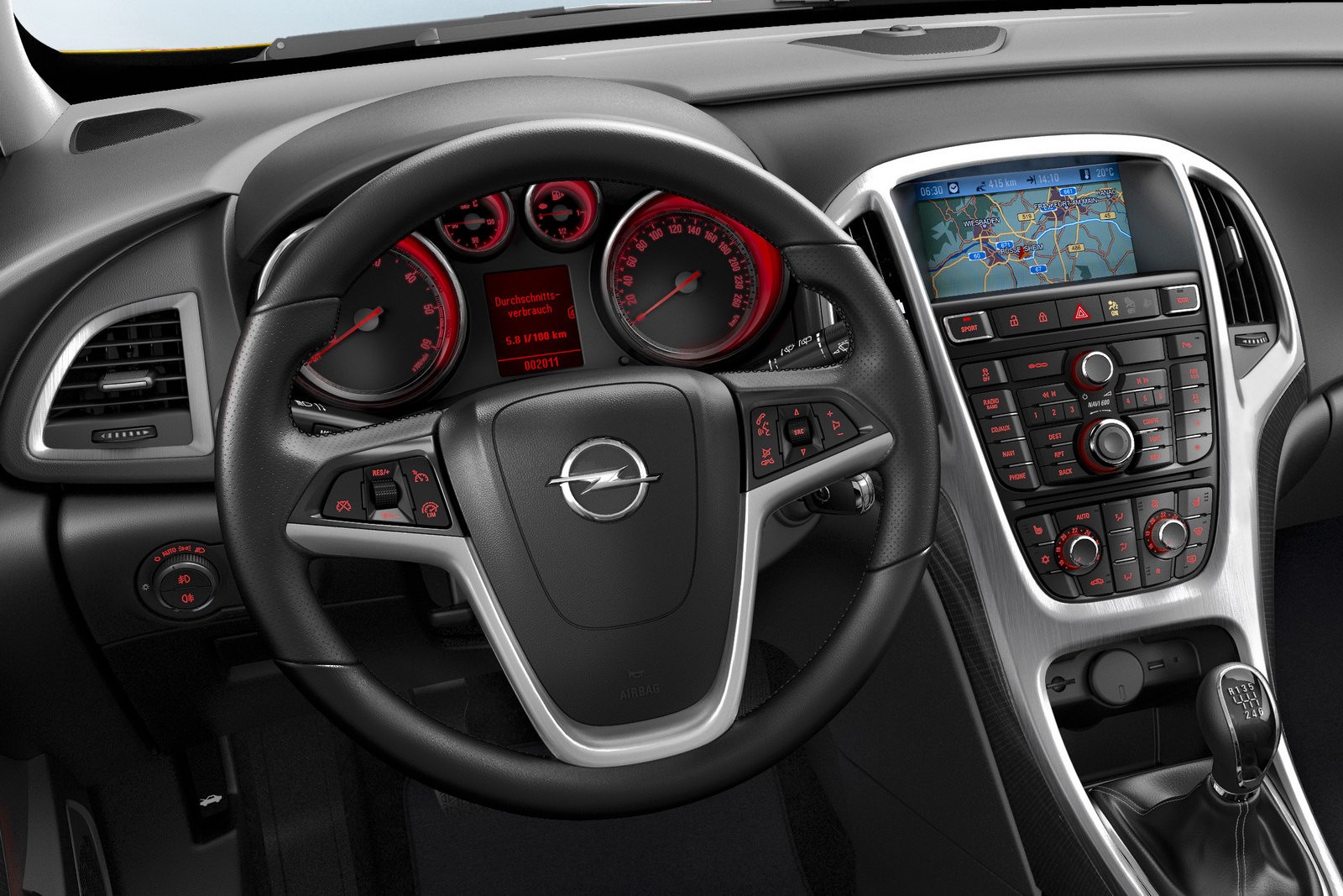 Opel Astra GTC tuż przed premierą