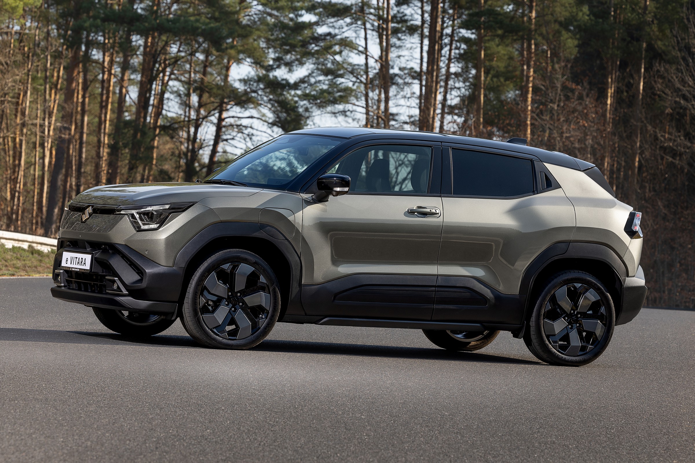 Suzuki eVitara już w salonach. Będzie rywalizować z Toyotą