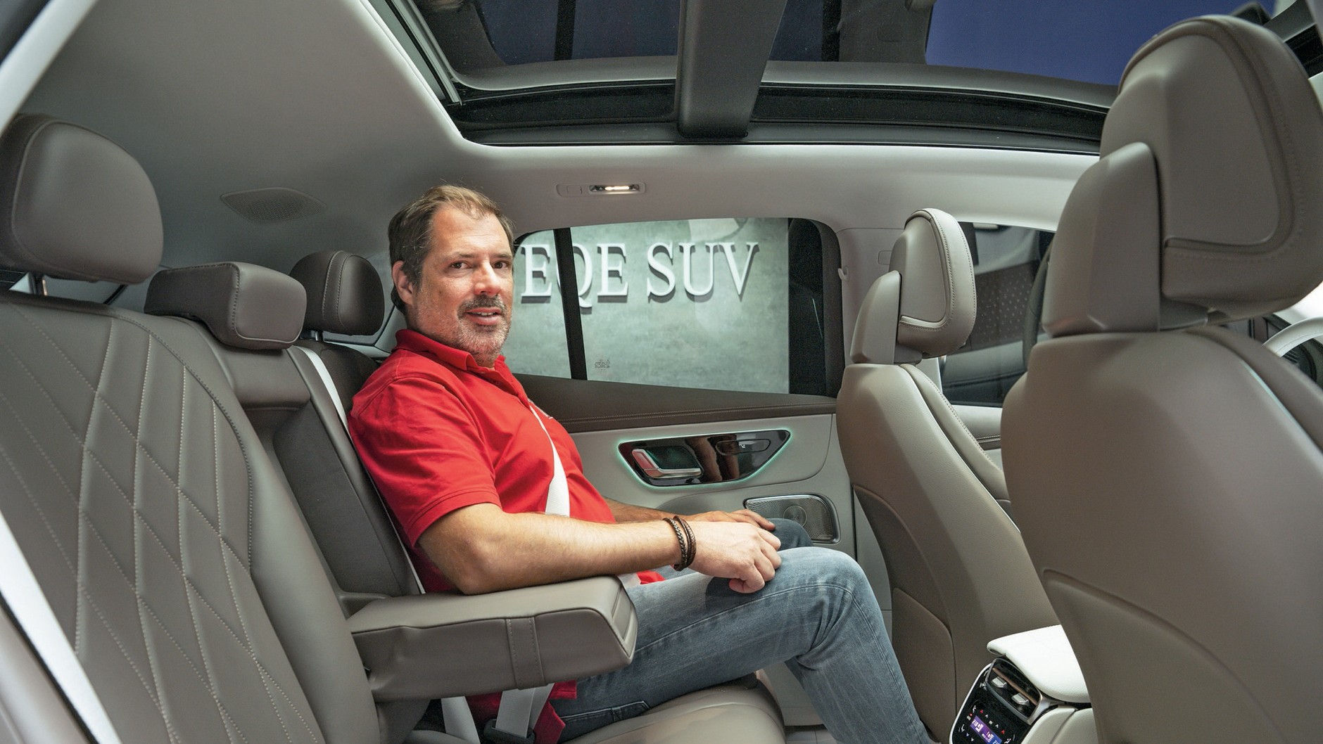 Bardzo dużo miejsca, Mercedes EQE SUV świetnie nadaje się na rodzinne podróże