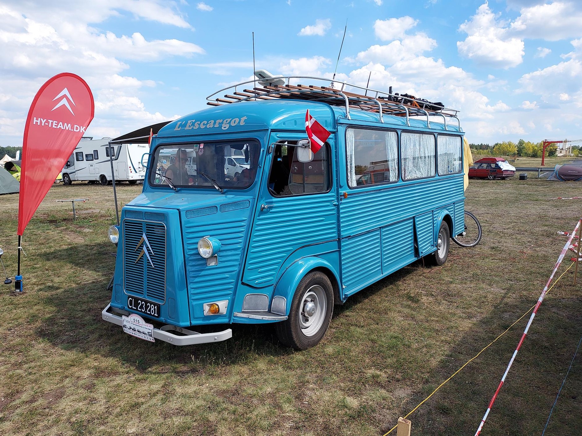 Zlot Citroenów w Toruniu. Dostawczy model H przerobiony na kamper