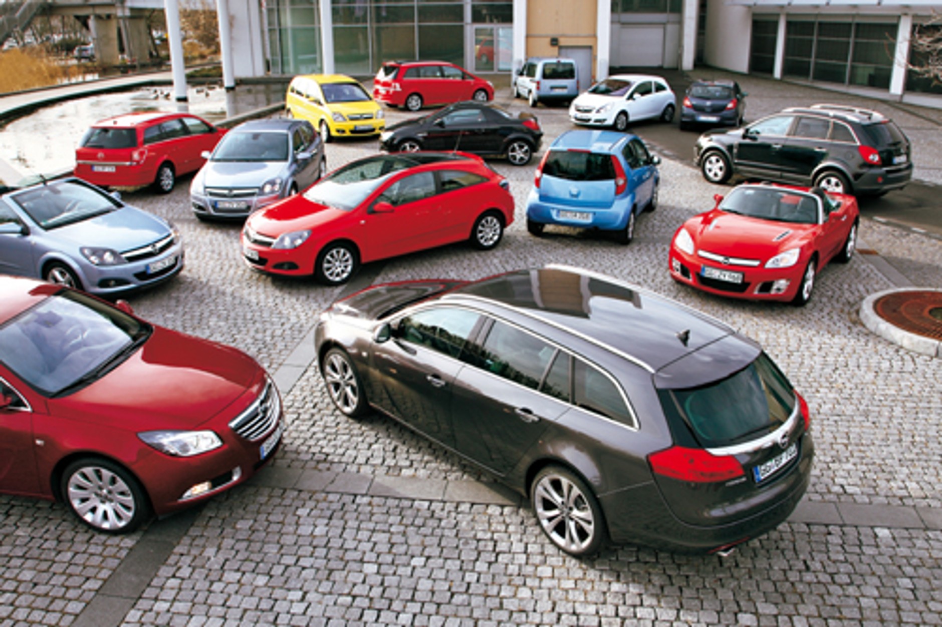 Odkryj Opla - Sukcesy i porażki aut z błyskawicą. Nowa seria - Test Marki