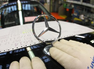 Zwolnienia grupowe w Mercedesie. Pracownicy odchodzą z nawet 400 tys. euro w kieszeni
