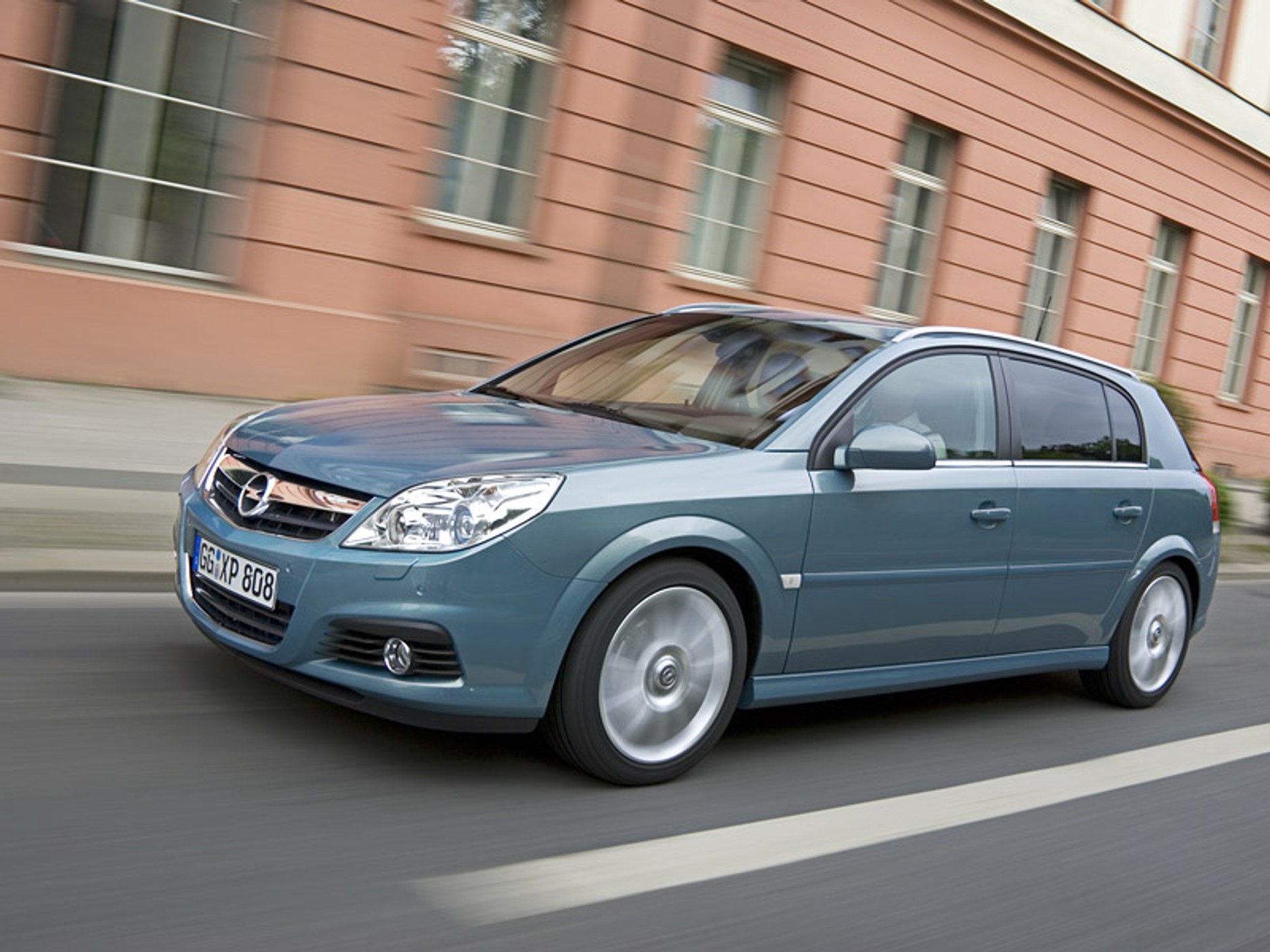 Opel: koniec Signum, niepewna przyszłość modelu Tigra TwinTop