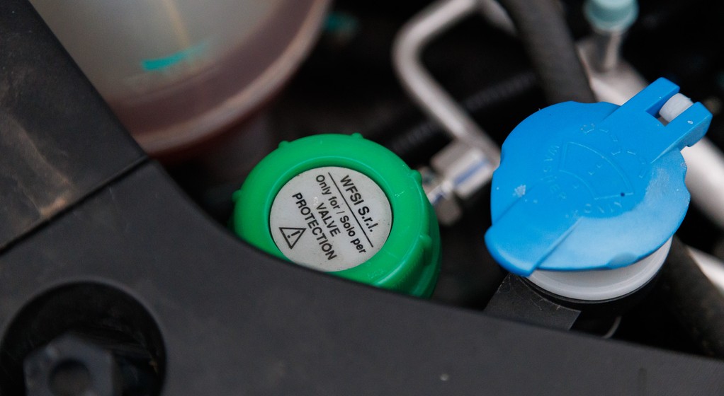 Zbiornik płynu do ochrony zaworów/Valve Protection