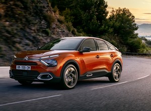 Nowy Citroen C4: kompakt z cechami SUV-a