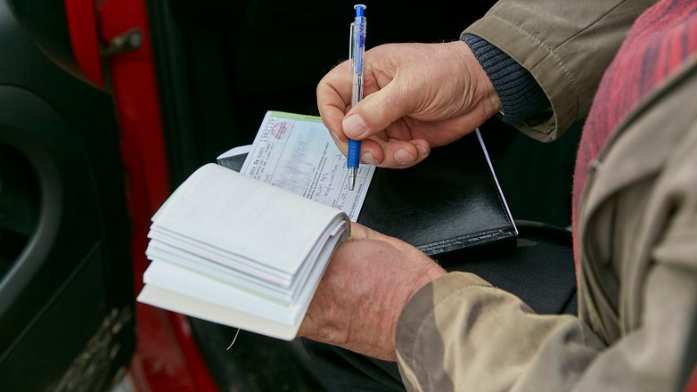 Jak uniknąć mandatu podczas wakacyjnych wyjazdów?