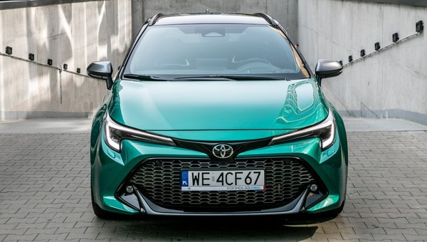 Toyota Corolla 2.0 Hybrid TS Kombi Super Green