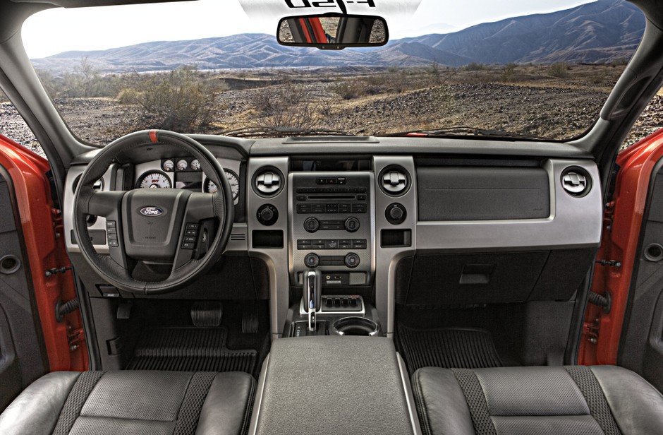Ford F-150 SVT Raptor dla szybkiego farmera