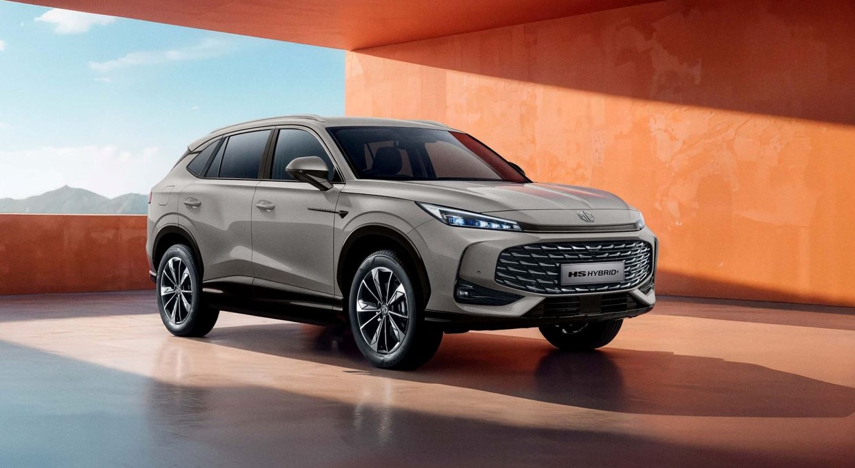 MG HS to najpopularniejszy SUV z Chin. Otrzymał pełną hybrydę i celuje m.in. w Toyotę