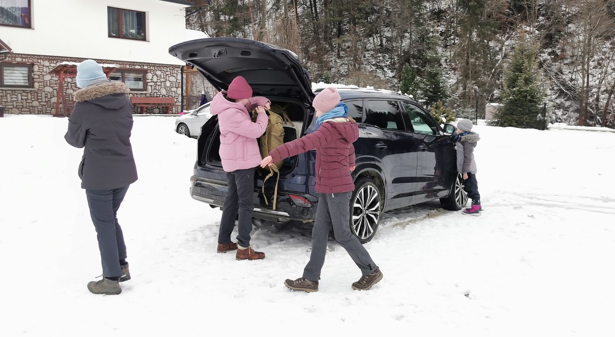 Nowy Renault Espace. Czy jako SUV też spełnia się w rodzinnej roli?